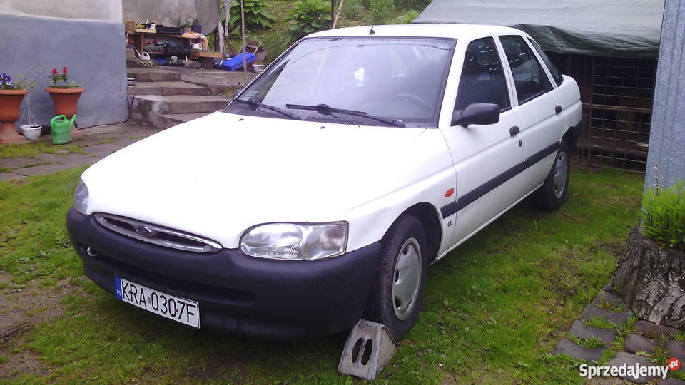Doinwestowany i zadbany Ford Escort 16 Benz Krk
