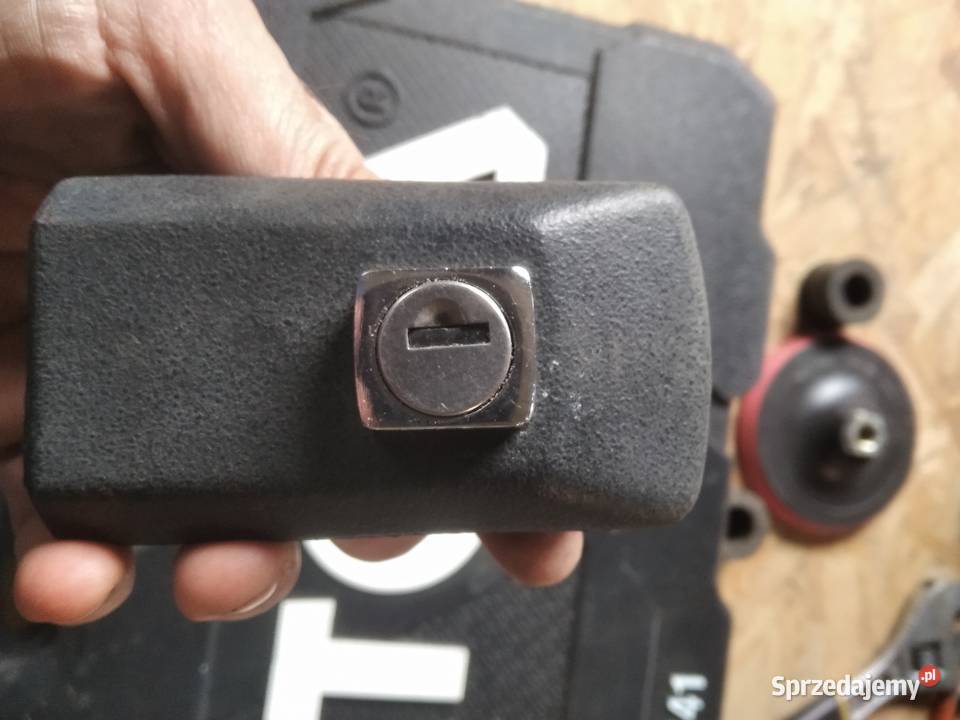 Fiat 126p zamek klapy silnika Usza Wielka