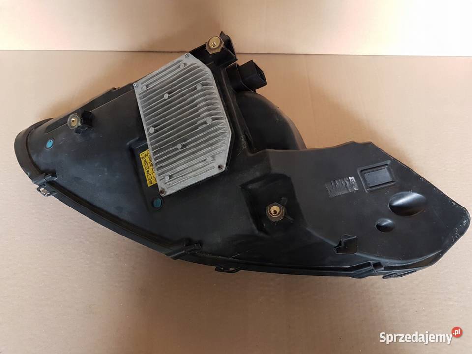 LAMPA PRAWA PRZEDNIA ASTON MARTIN DB11 CZARNA osobowe wielkopolskie Międzychód