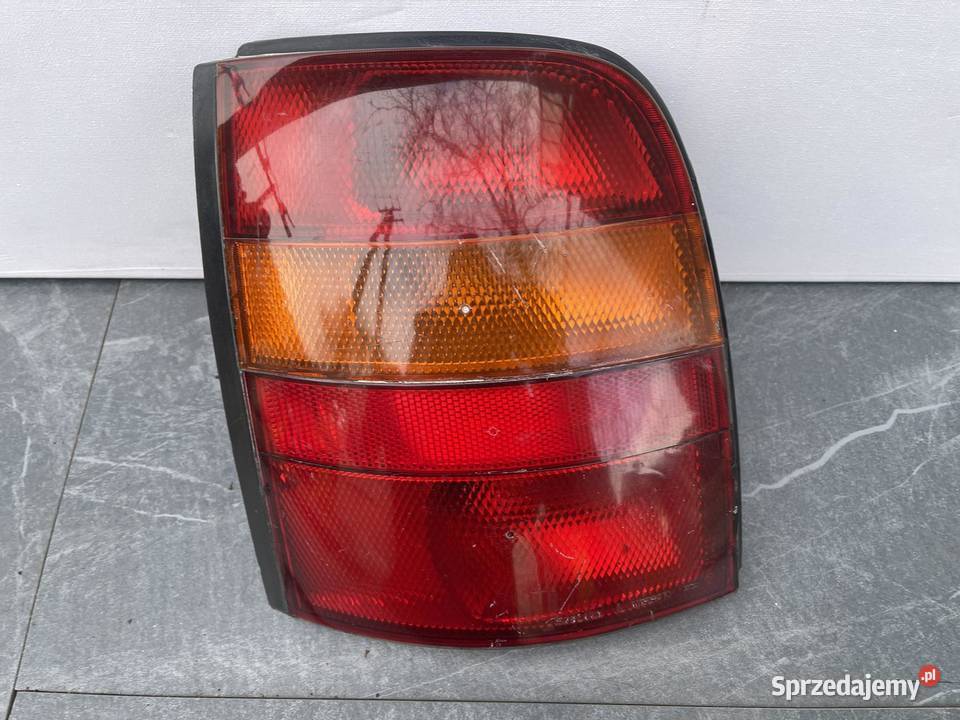 NISSAN MICRA K11 LEWA LAMPA TYŁ Ostroróg sprzedam