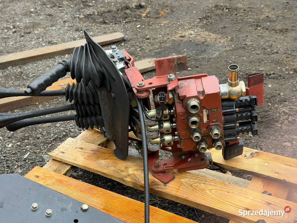Rozdzielacz hydrauliczny bosch do LINDE E25 E30 Antonie sprzedam
