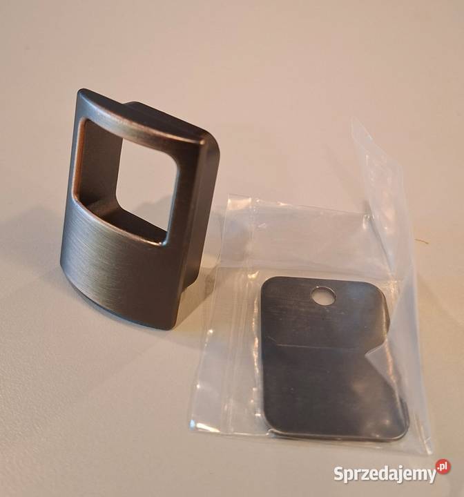 Furniture hardware