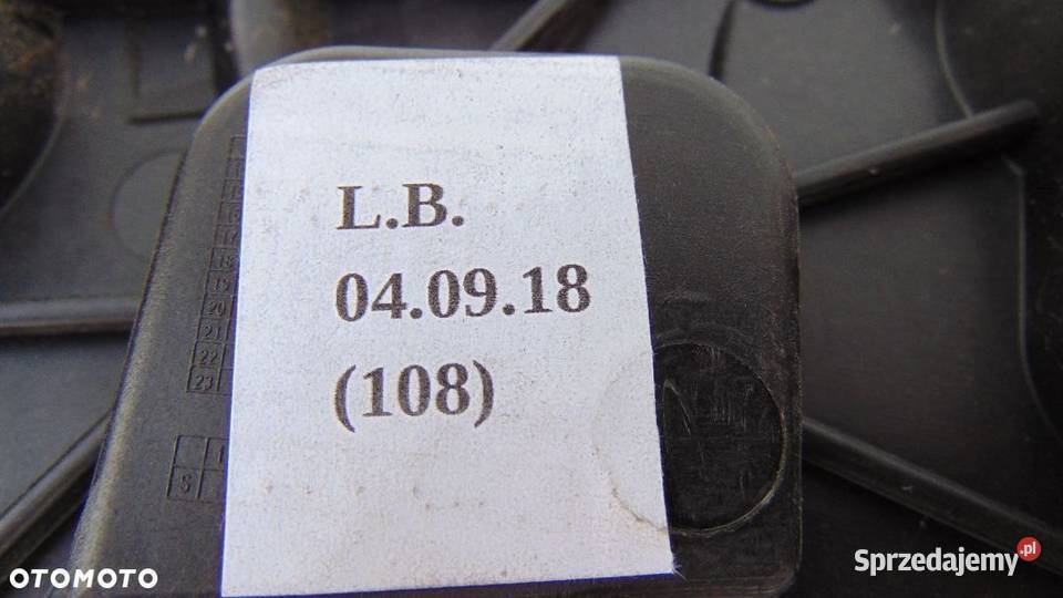ŚLIZG ZDERZAKA TYŁ PRAWY LEWY AUDI A4 B9 Nowy Tomyśl sprzedam