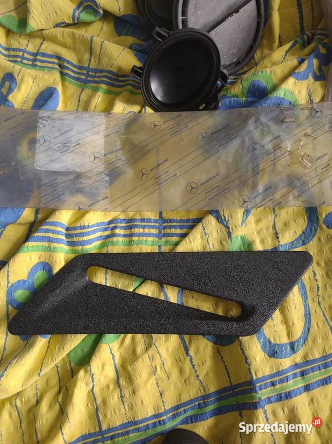 Osłona słupka prawy tyl Mercedes w124 1246950830 osobowe łódzkie Łódź