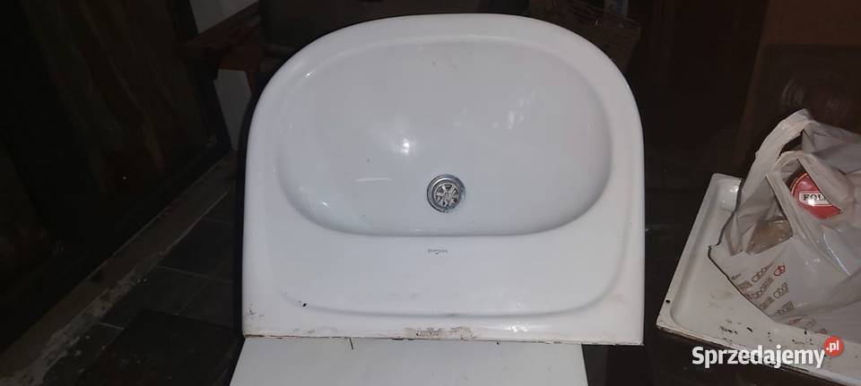 Umywalka ze stopką widoczna na zdjęciu Sonina sprzedam