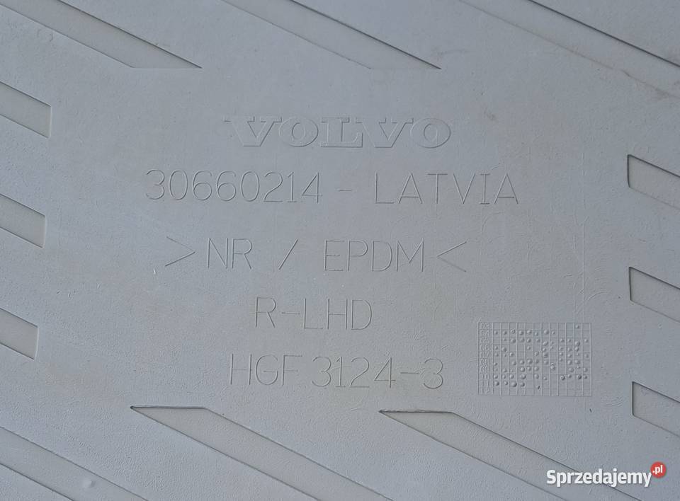 Dywaniki gumowe Volvo S40 V50 20042012 39807168 Mielęcin