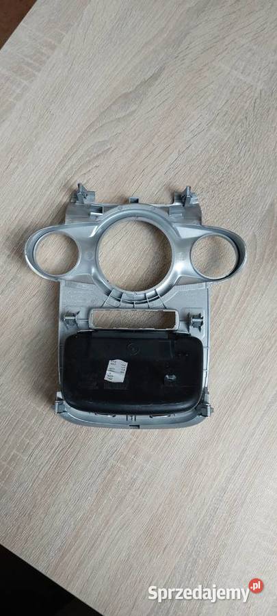 Ramka dekor panelu nawiewu FORD FIESTA MK7 Szczecin