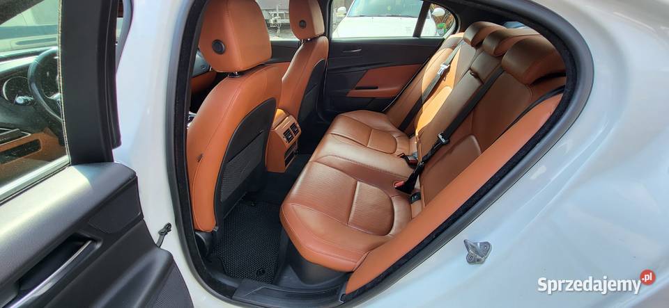 Jaguar XE 20 D Prestige wielofunkcyjna kierownica Jelenia Góra