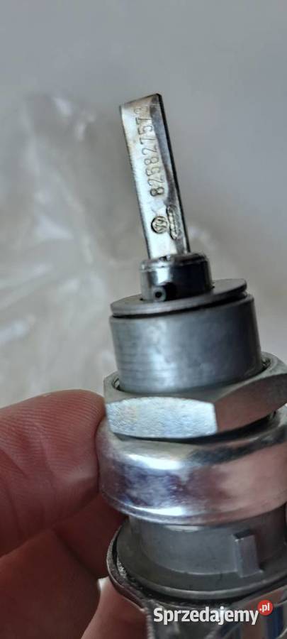 Nowy Oryginalny Zamek Klapy Tył Chrom Audi 80 B1 pomorskie