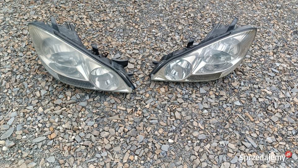 Lampa prawa przód przednia Toyota Avensis Verso małopolskie