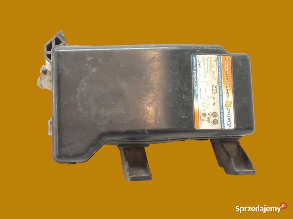 SKRZYNKA BEZPIECZNIKÓW MR583210 Mitsubishi