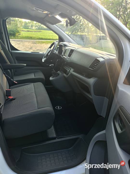 Opel Vivaro wersja long 9 osób VAT 23 Vivaro wielkopolskie