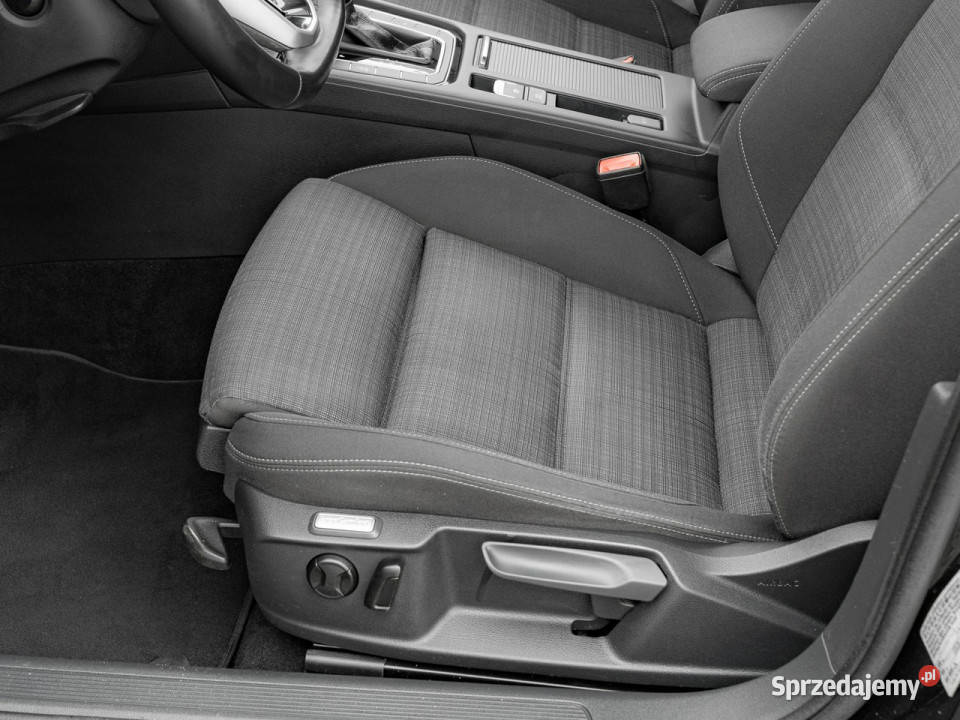 Volkswagen Passat GWE6041M20 TSI Business DSG 146121km Pępowo