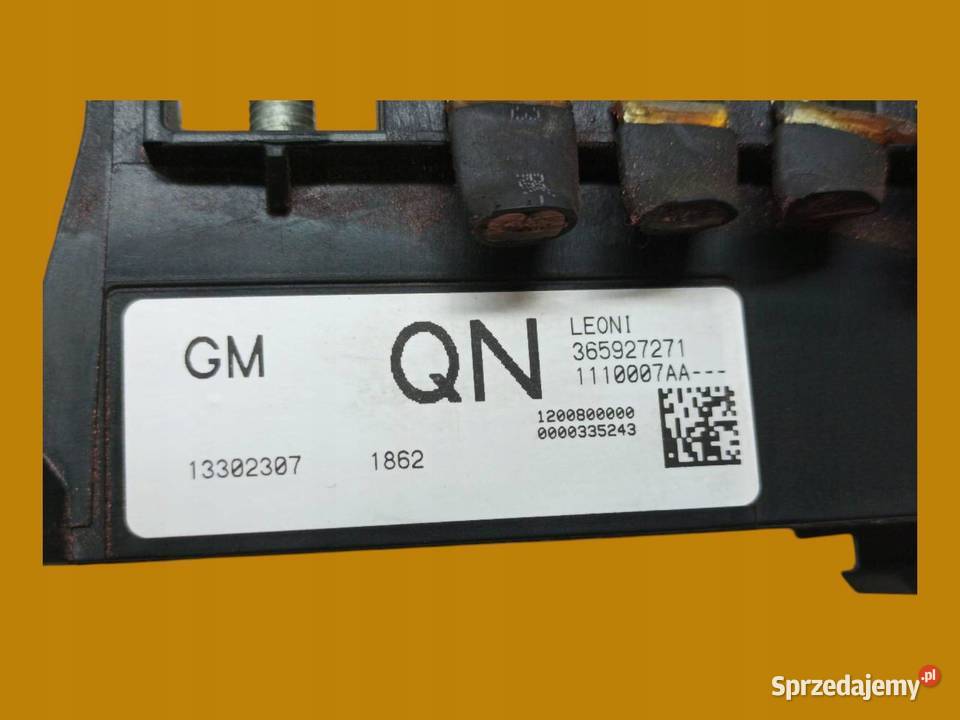 SKRZYNKA BEZPIECZNIKÓW AKUMULATORA 13302307 Opel Rok produkcji 2012 świętokrzyskie