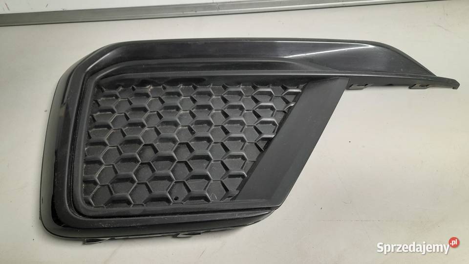 KRATKA ZDERZAKA LEWA AUDI A1 SLINE 82A807681E Atrapy