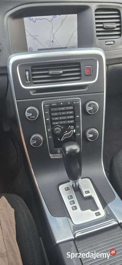 Volvo v60 zadbane bogata 2012 16 diesel automat