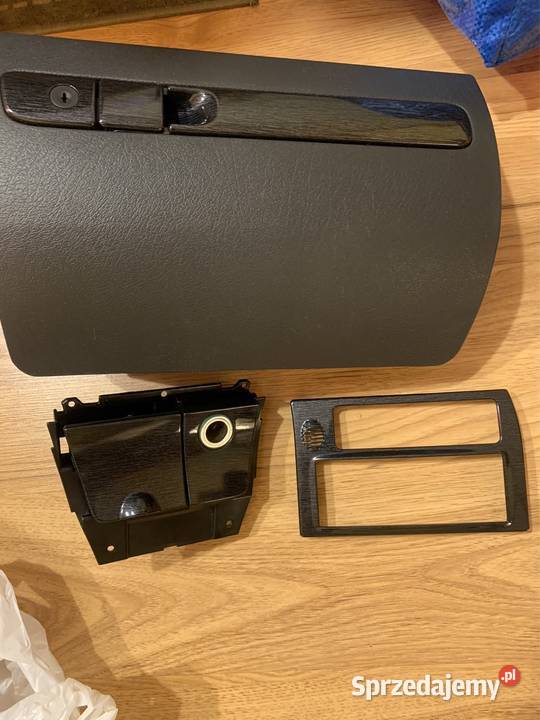 Schowek pasażera ramka radia i panel zapalniczki 1km Poznań