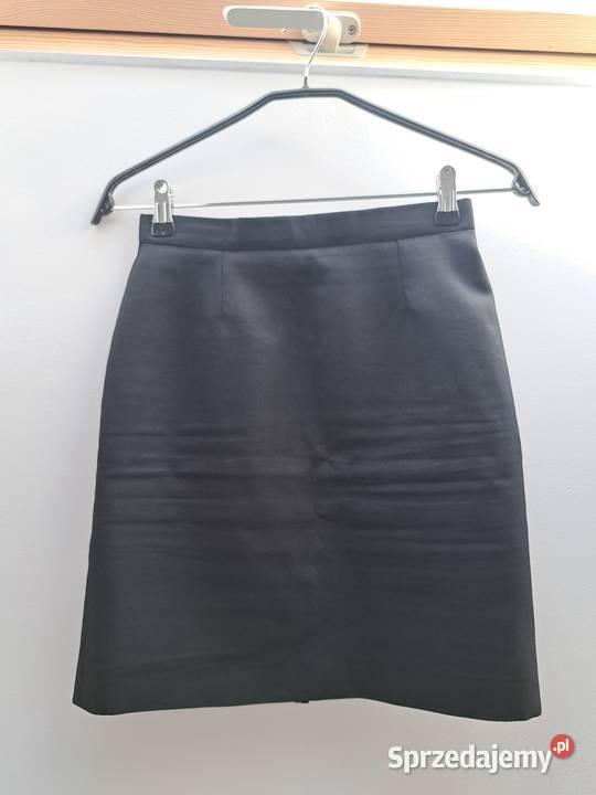 Czarna klasyczna spódnica damska Na szelkach