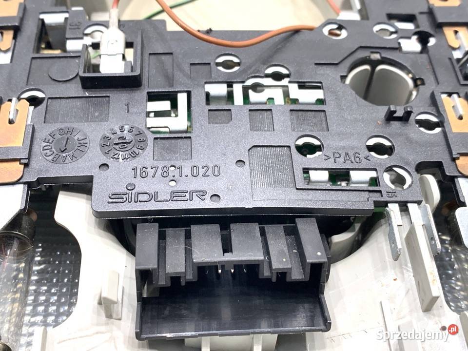 LAMPA SUFITOWA AUDI A4 B6 8E0947135A