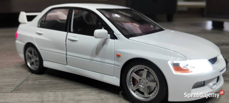 Mitsubishi Lancer Evo IX w skali 124