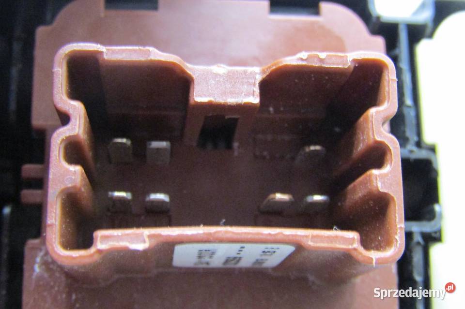 PANEL PRZYCISK SZYB DACIA DUSTER II 254117915R osobowe sprzedam
