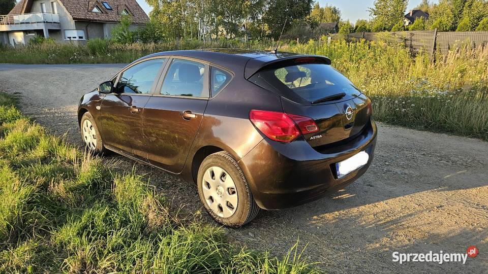 Opel Astra J brązowy 16 benzyna wersja bez Opel Częstochowa sprzedam