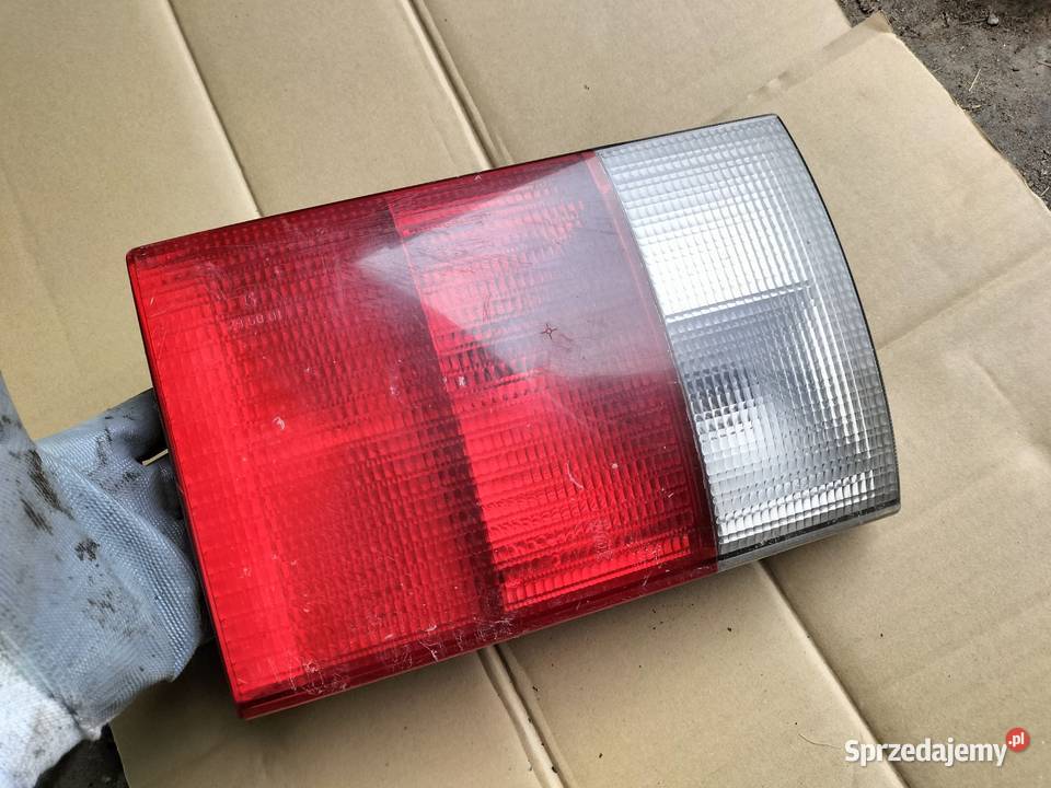 AUDI 80 B4 80B4 SEDAN LAMPA TYŁ TYLNA LEWA KLAPY Kamień-Kolonia