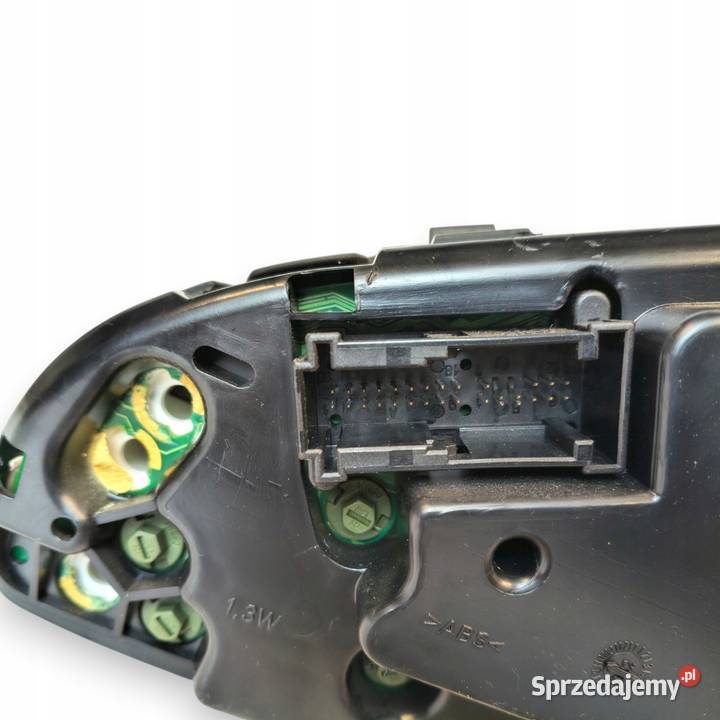 LICZNIK ZEGARY A2085405611 Mercedes CLK W208 20 osobowe Wyposażenie wnętrza