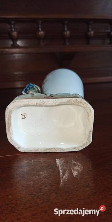 Wazon z figurką Syg numer wycisk w masie Figurka Porcelana i szkło Antyki, Sztuka, Kolekcje Gdańsk