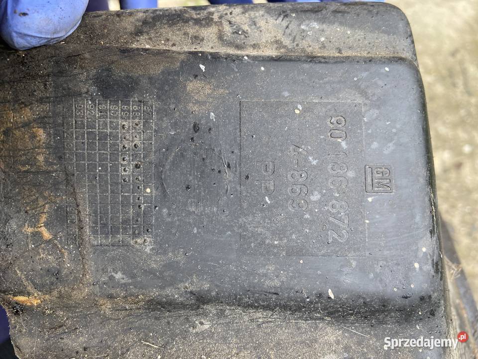 2 Nadkola prawe i lewe opel kadet 87