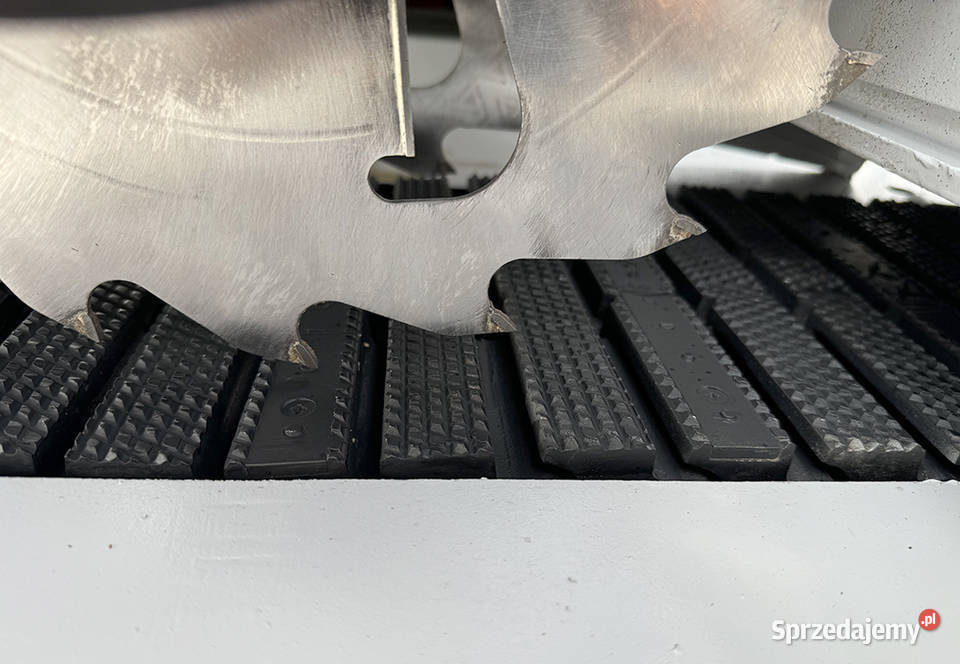 Wielopiła gąsienicowa obrzynarka z pływającą