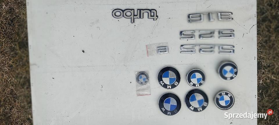 Znaczki emblematy napisy różne marki TANIO Inowrocław