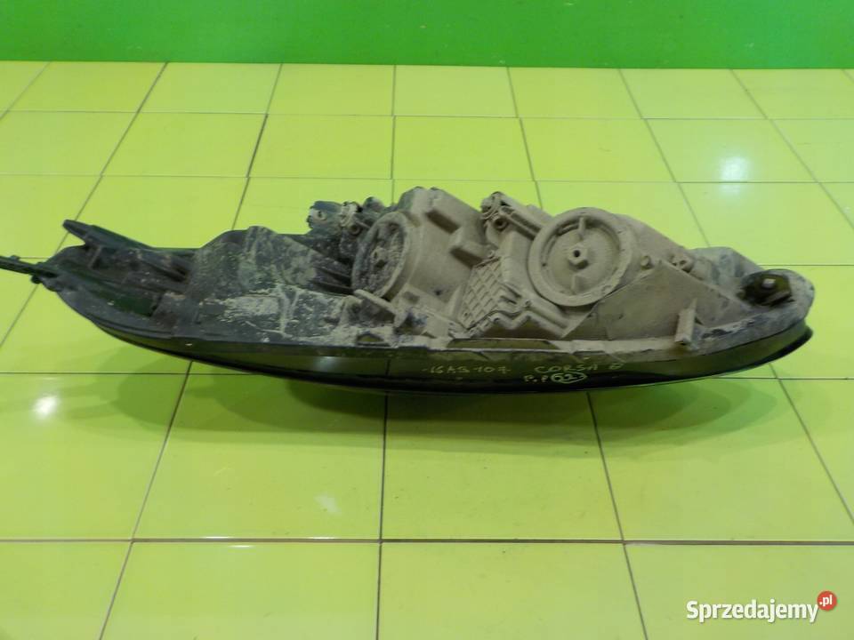OPEL CORSA E 13 CDTI 16r HB 5D lampa prawa przod osobowe