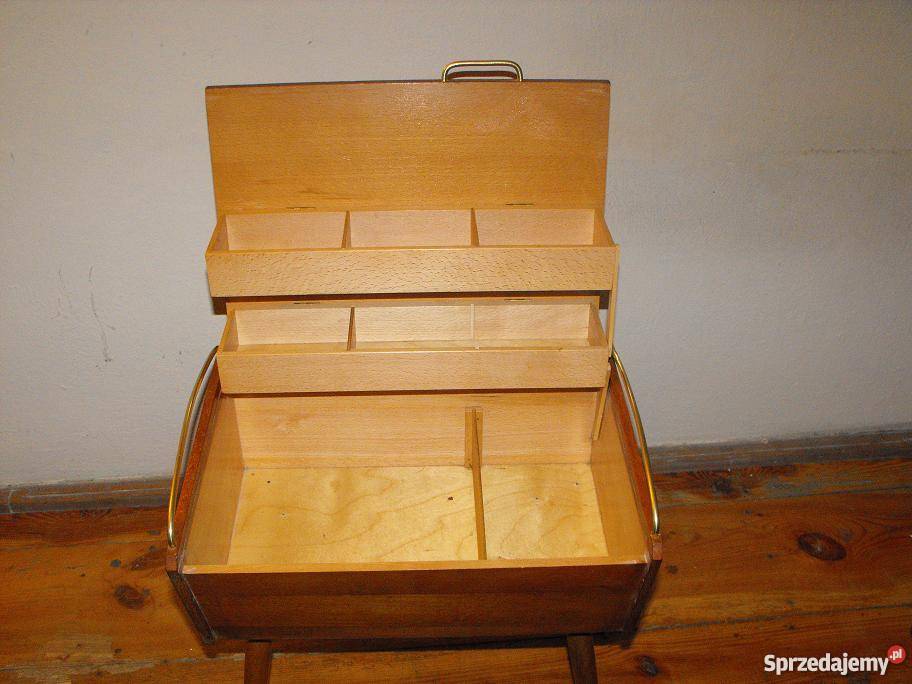 Drewniany niciakprzybornik krawiecki z lat 60 Skierniewice