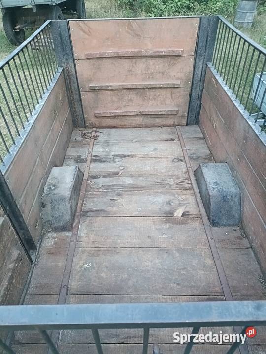 Mocna przyczepa do przewozu zwierząt i innych