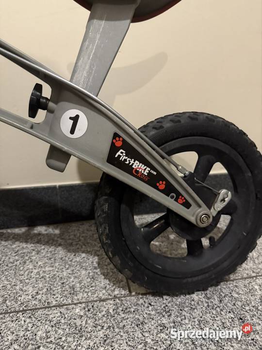 Rowerek biegowy FirstBIKE z hamulcem lekki