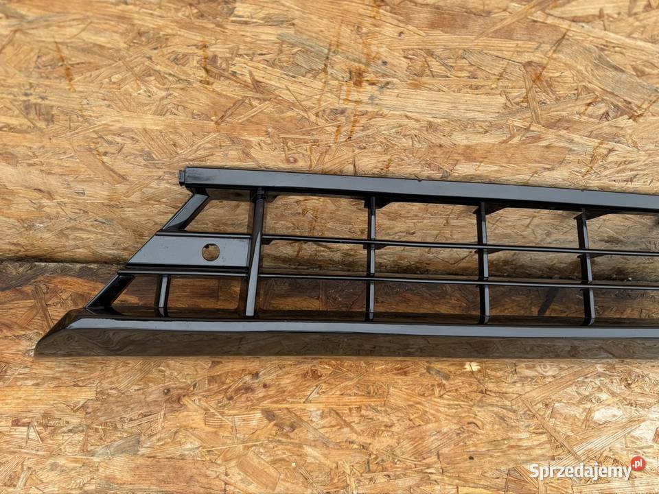 Środkowa kratka zderzaka przód Volvo xc60 II 2 Sieraków sprzedam