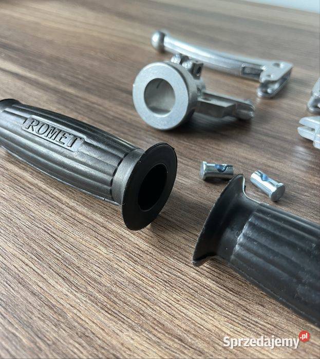 NOWY POLSKI KOMPLET DŹWIGNIA KORPUS GUMA Elementy nadwozia