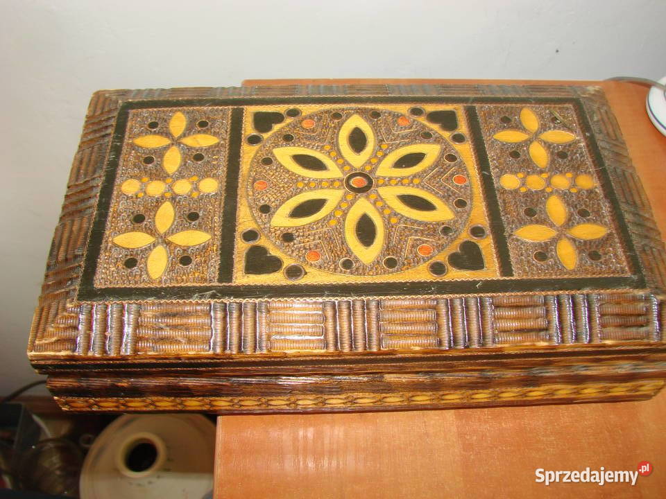 drewniane pudełko kaseta PRL