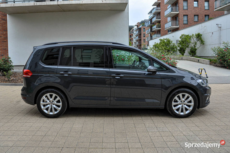 Volkswagen Touran 2016 r Bezwypadkowy Wrocław
