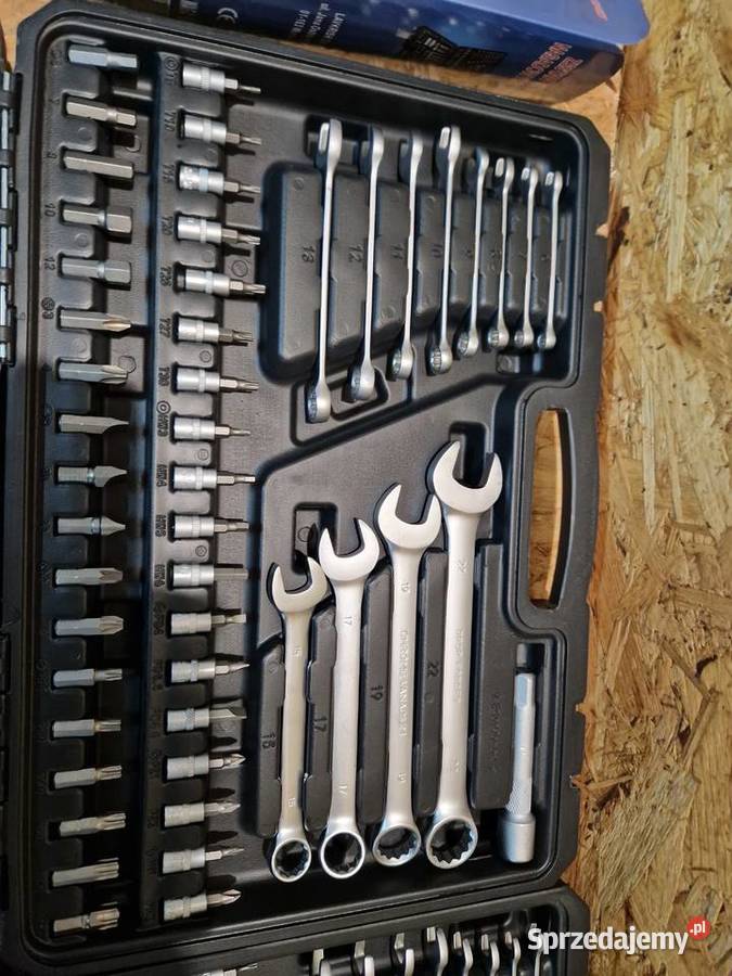 Zestaw kluczy nasadowych BOXER 121el WALIZKA