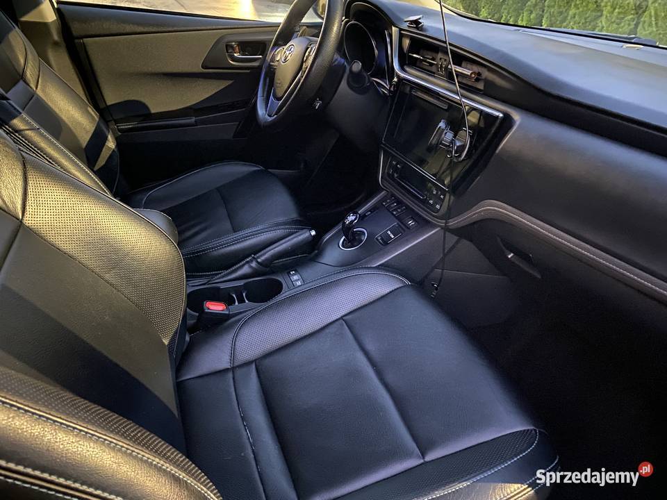 toyota Auris hybryda LPG 2018 kombi Łomianki Dolne