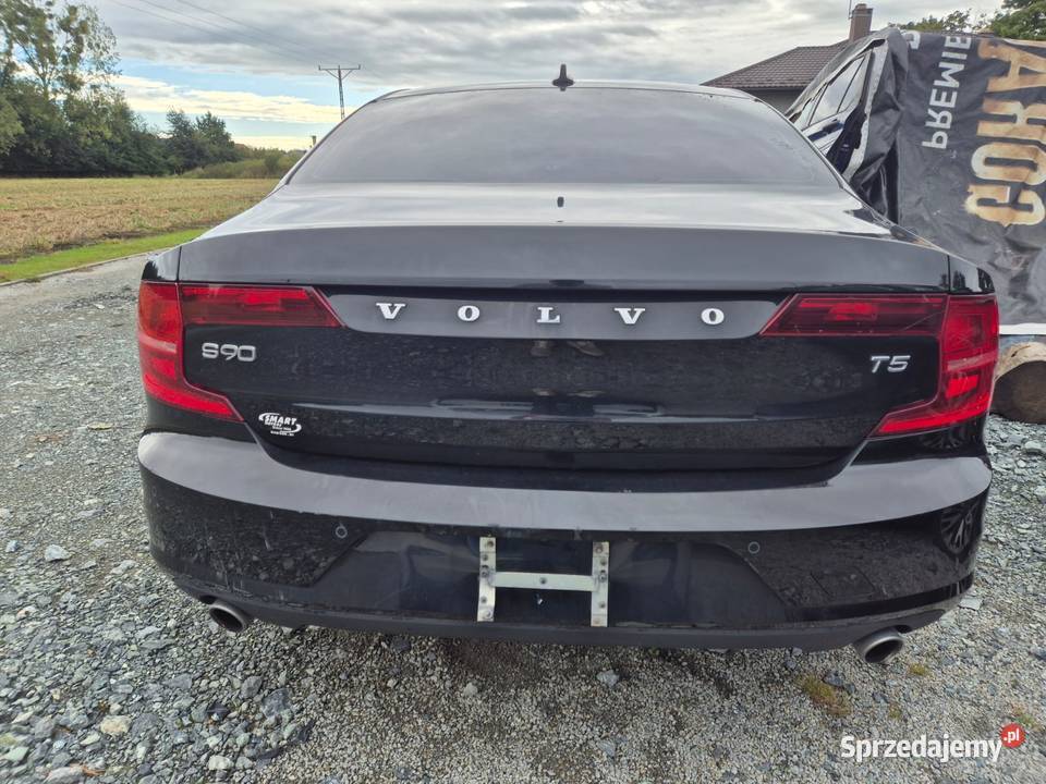 Volvo S90 2017 20 FWD zadbana uderzeniu w 250KM