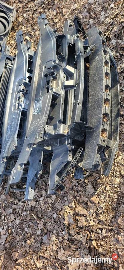 Pas Przedni VW Touran z drobnym uszkodzeniem Żabno