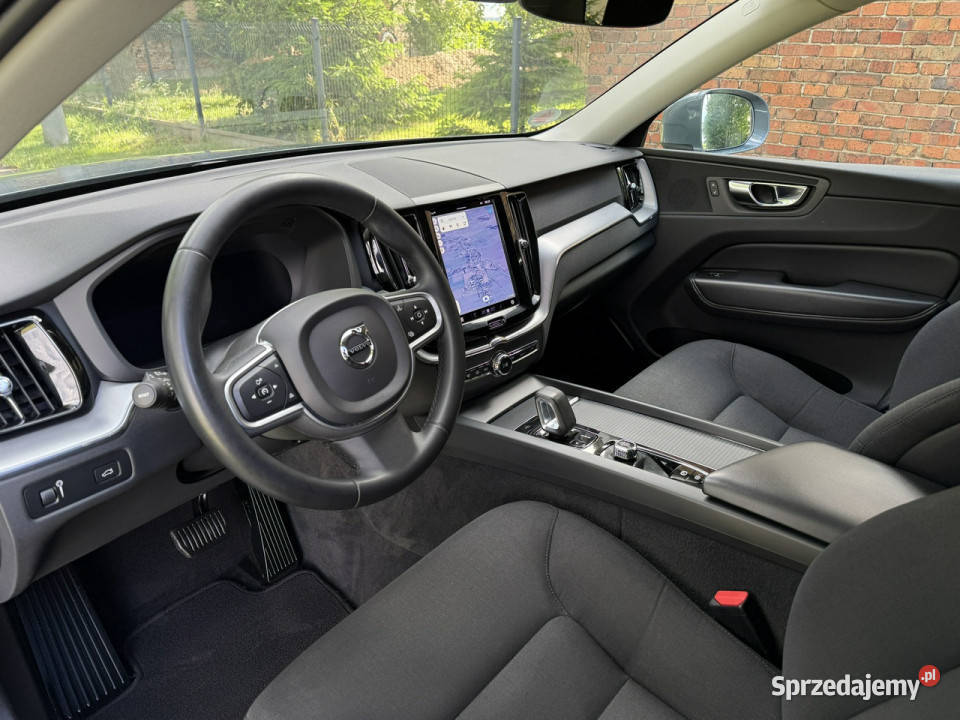 Volvo XC 60 B4 197 111 Momentum Pro Google Maps serwisowany w ASO Ocice