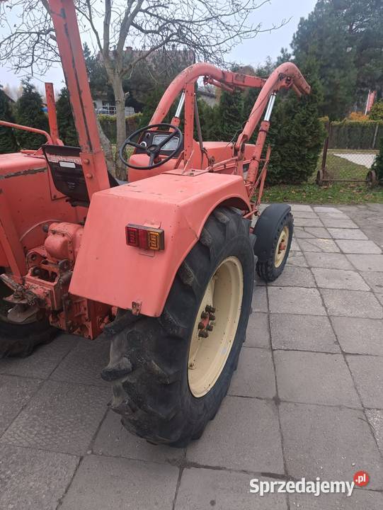 Ciągnik rolniczy Renault 57 z TUREM Radom