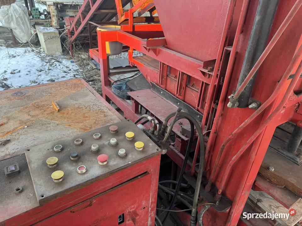Węzeł betoniarski i prasa do bloczków betonowych Czerniewice