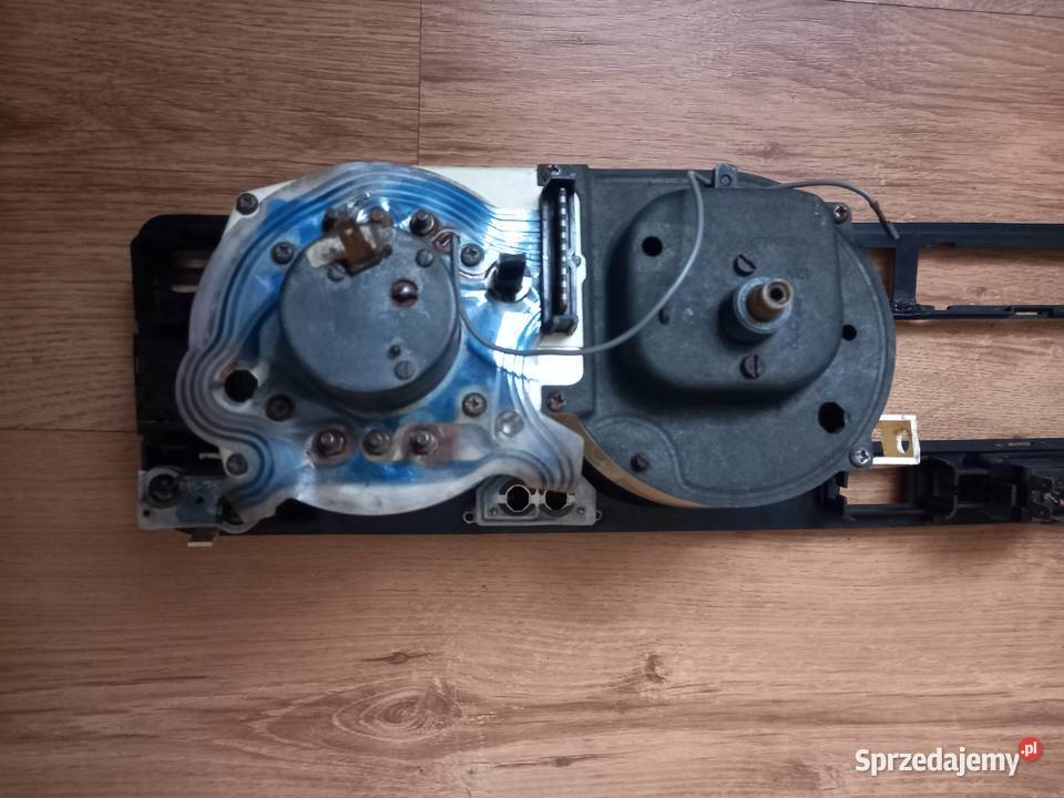 VW GOLF I zegary kratka kokpitu wielkopolskie