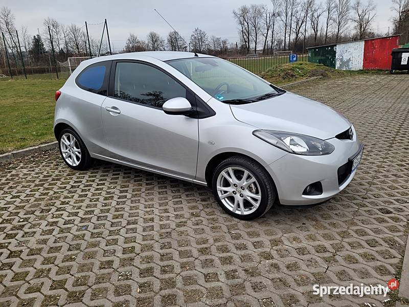 ŚLICZNY i oszczędny benzyniaczek Hatchback Słomniki