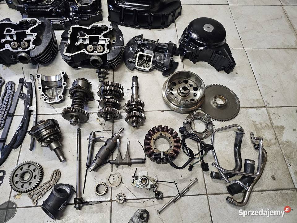 Suzuki VL 800 silnik części vl800 wałek kapa Jelenia Góra